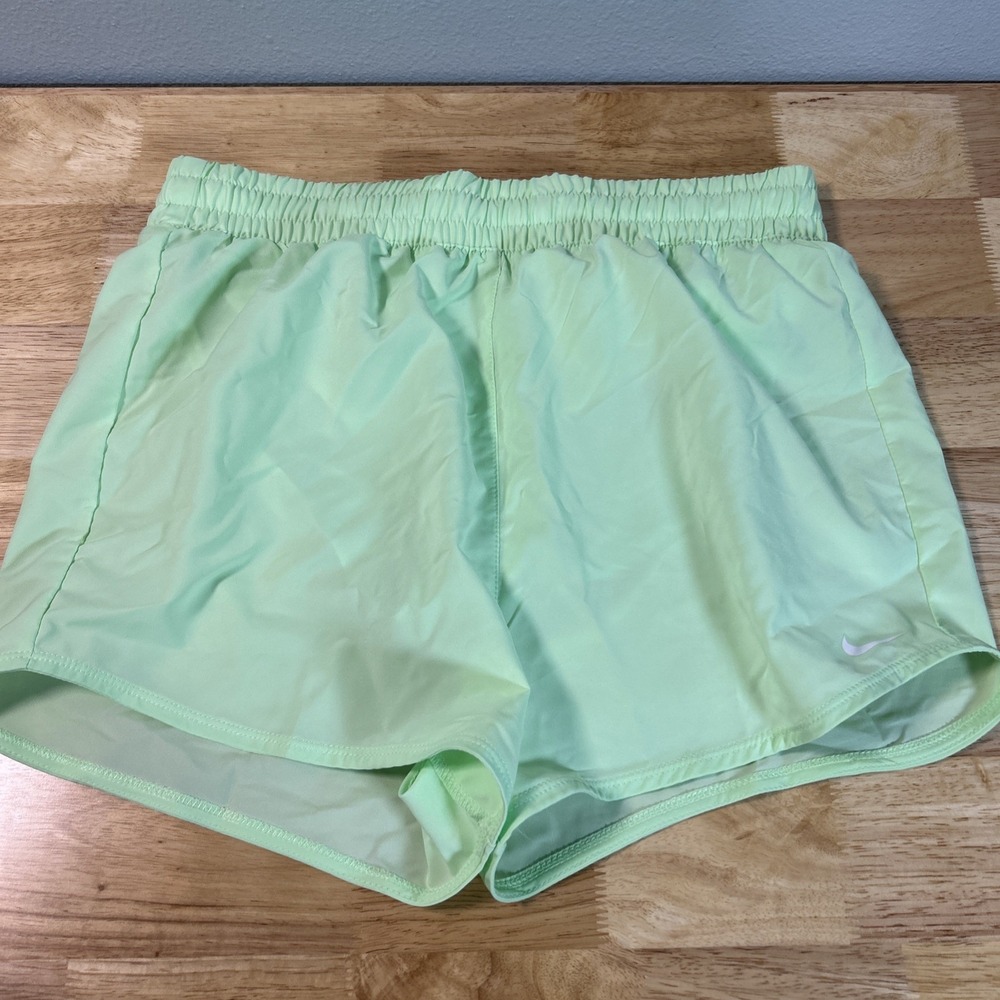 Nike Girls Dri-FIT One High-Waisted Woven Shorts XL Vapor Green DX4967376